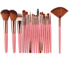 18 Make-Up and Brush Suits With Fan-Shaped